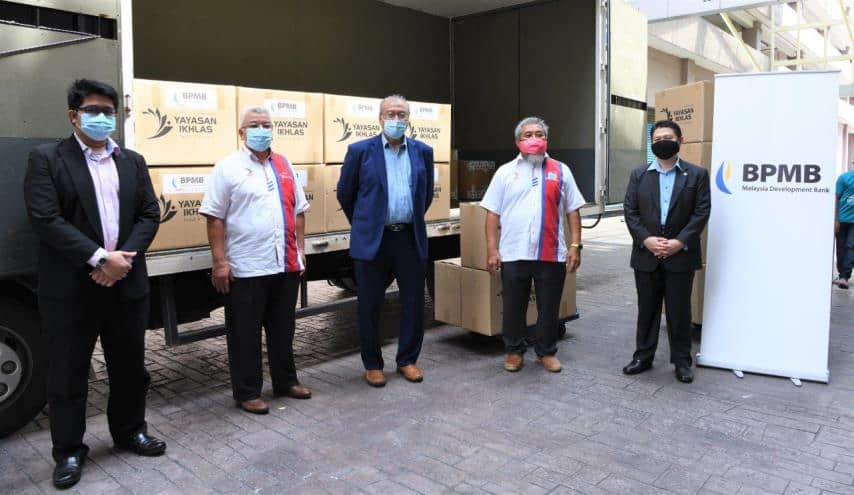  Bank Pembangunan Malaysia Berhad together with Yayasan Ikhlas contributes 10,000 sets of Personal Protective Equipment (PPE) to healthcare front liners In Sabah